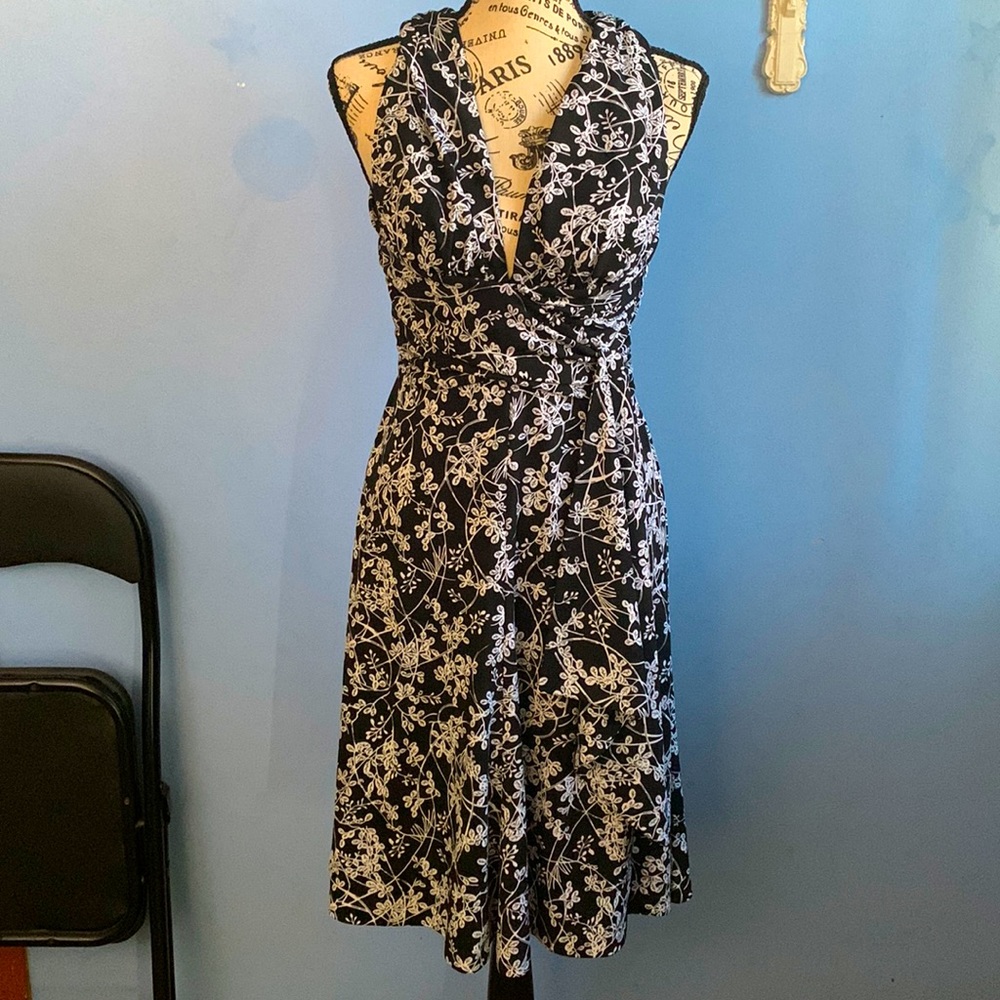 White House Black Market Marilyn Monroe Floral Backless Dress